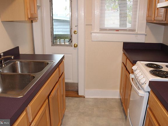 3rd image of 710 Kenmore Ave APT 3