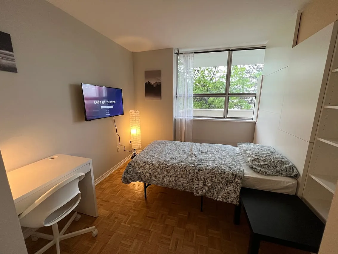 Flex Room - Wellesley St E & Parliament St — Photo 1