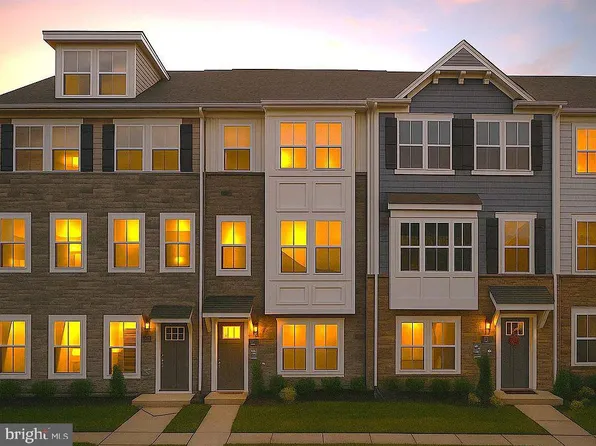 10691 Millport St, White Plains, MD 20695