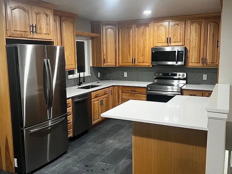 6381 Brooks Dr — Photo 2