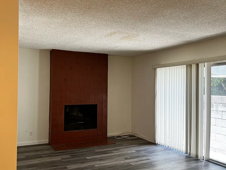 1730 Barry Ave — Photo 15