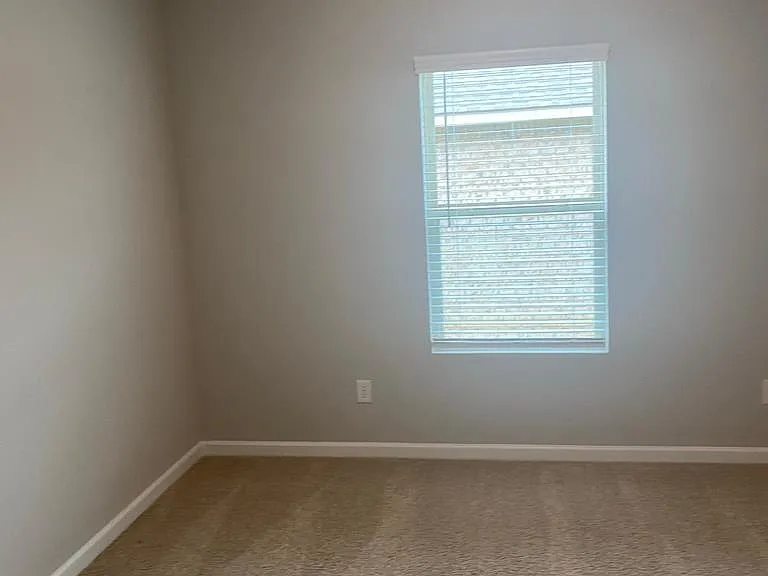 121 Rolling Green Dr — Photo 15