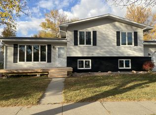 2114 5th Ave E, West fargo, ND 58078