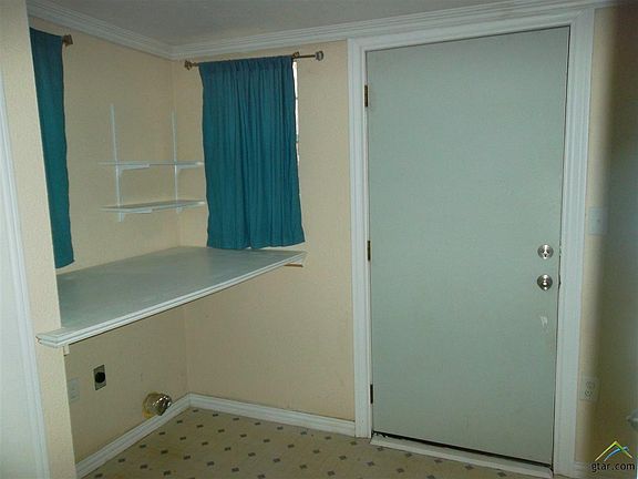 5th image of 810 Henderson St