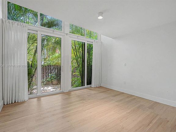 3rd image of 2984 Mary St