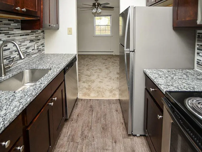 Kingswood Apartments & Townhomes — Photo 5