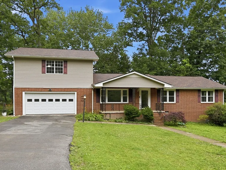 1306 Brockton Dr — Photo 1