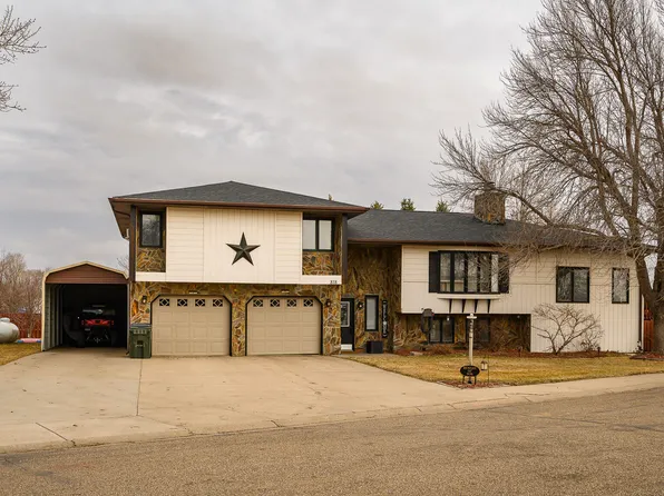 818 Mannhaven St, Hazen, ND 58545