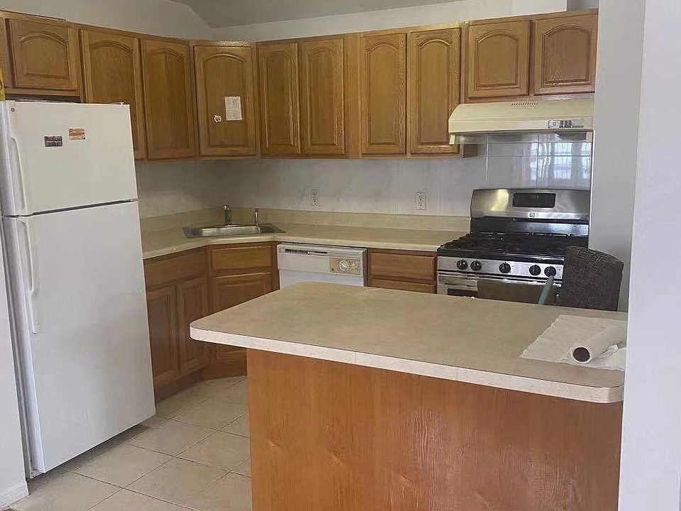 2nd image of 6142 160th St Floor 2