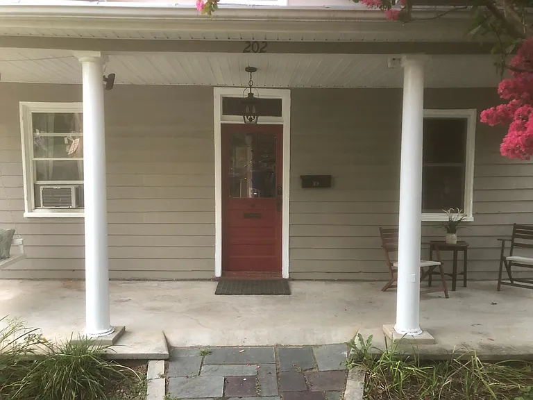 202 N Randolph St — Photo 2
