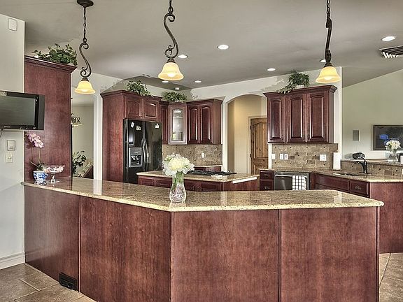 3rd image of 870 Haven Crest Ct N