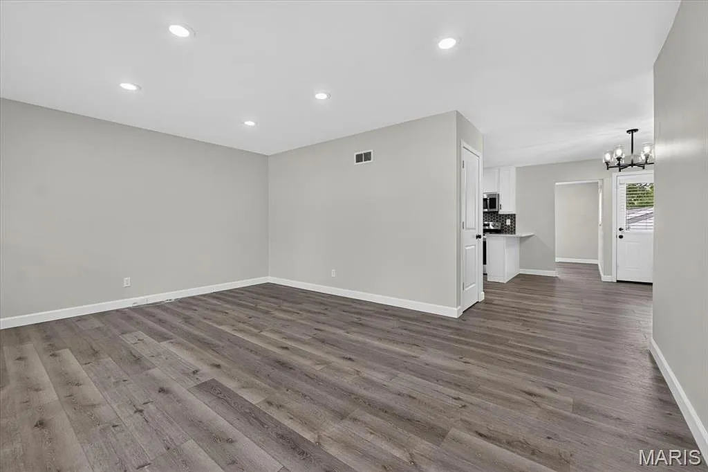 4 bed, 2.5 bath, 1572 sqft, $3,750 — Photo 4