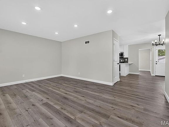 4th image of 328 Danworth Ct
