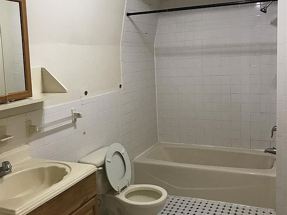 2nd image of 664 Bergen Ave