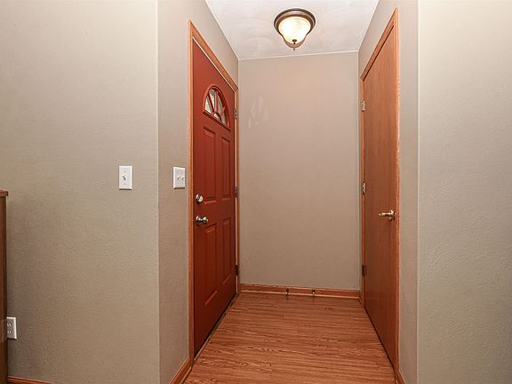 5th image of 4454 Fieldcrest Dr