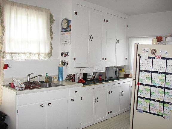 4th image of 507 Scheurmann St
