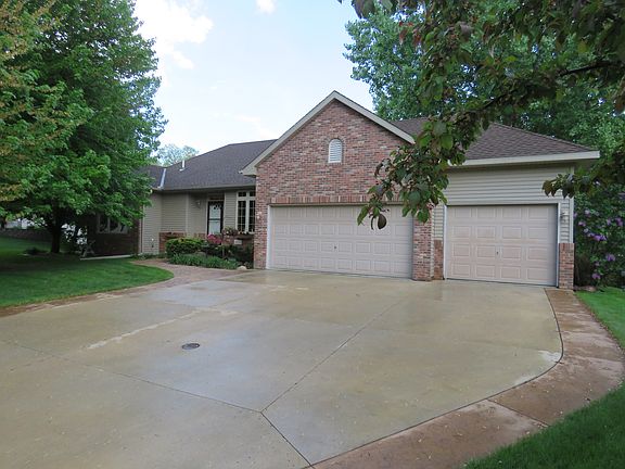 3rd image of 8060 Woodhill Dr