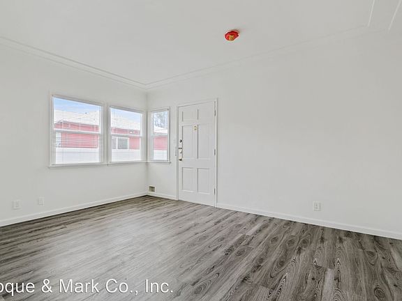4th image of 2024 Ocean Park Blvd #10229693