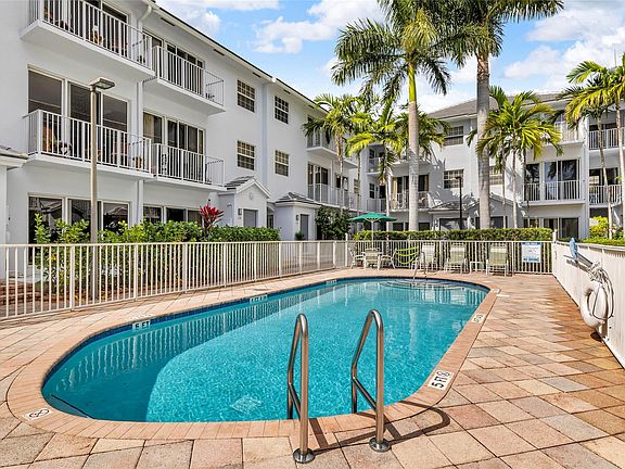 3rd image of 2725 NE 8th Avenue #102