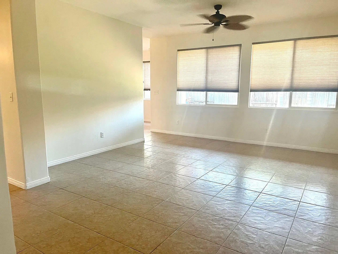 4 Bedroom with Office in N.W. Bakersfield — Photo 2