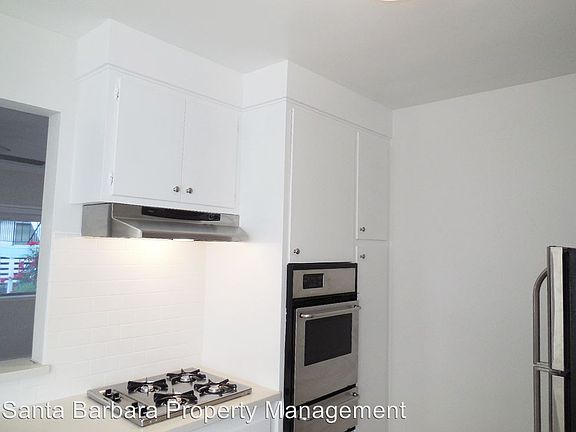 5th image of 48 Broadmoor Plz APT 02