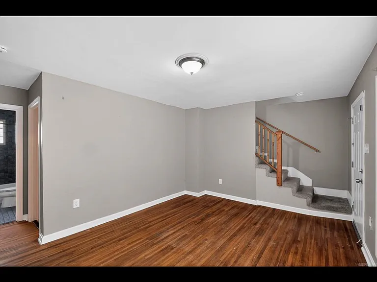 410 W 51st St — Photo 17