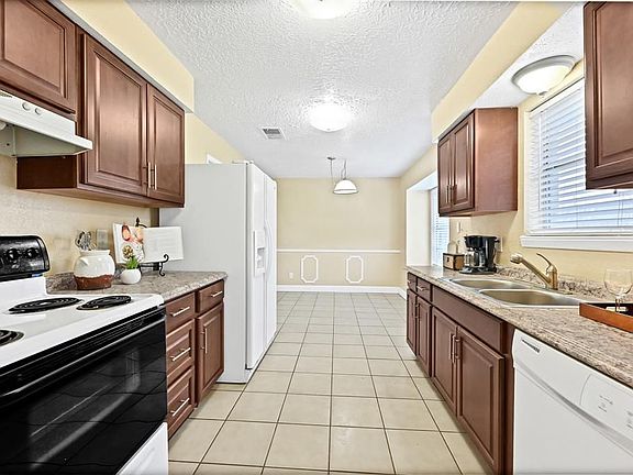4th image of 16715 Bougainvilla Ln