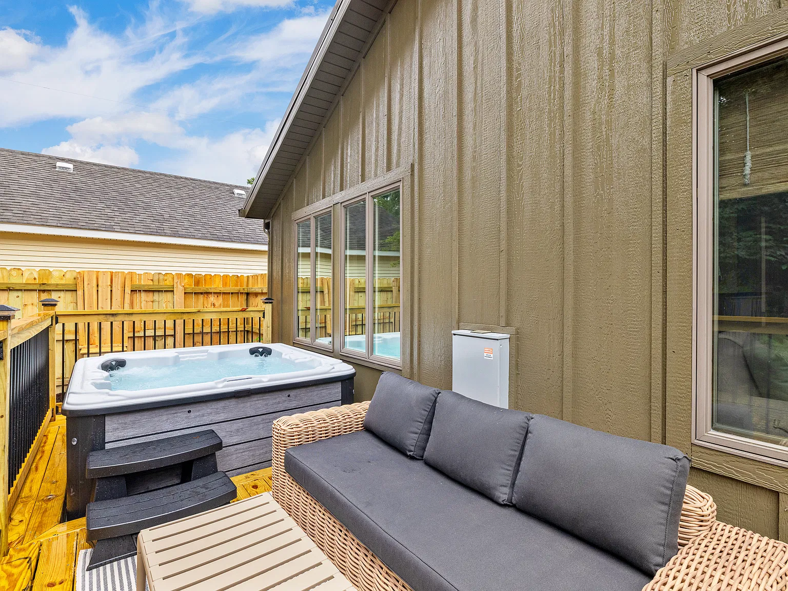 5 bed, 2392 sqft, $8,500 — Photo 1