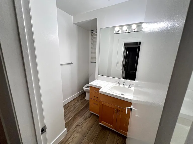 808-812 Westmount Dr — Photo 17