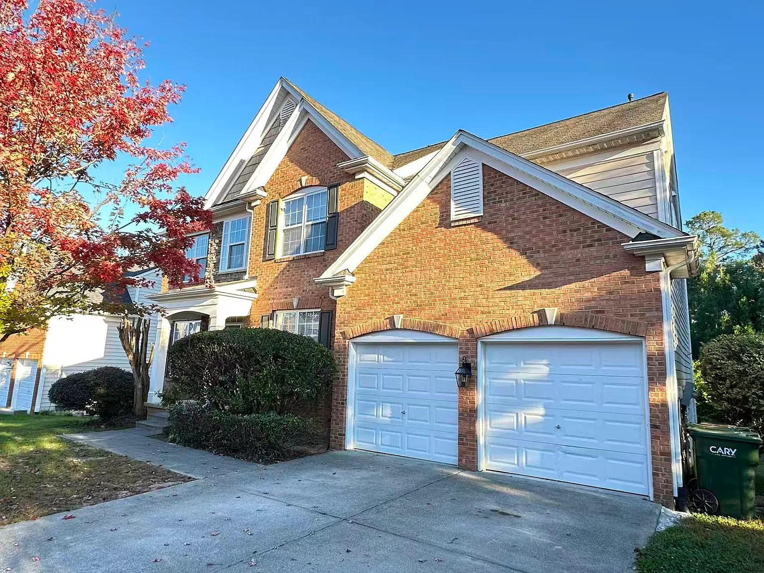 6 bed, 3.5 bath, 3565 sqft, $3,900 — Photo 3