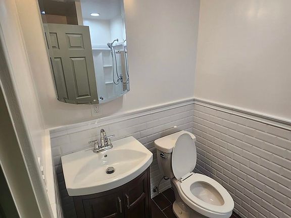 5th image of 119 Clendenny Ave APT 1L