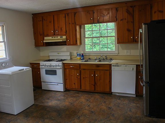 2nd image of 1540 Rosewood Cir