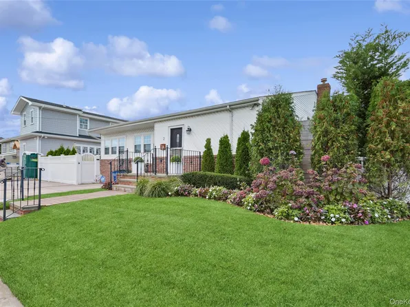 2 Leamington St, Lido Beach, NY 11561