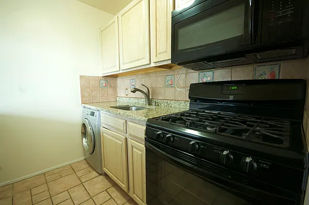 Rented by Link NY Realty | media 48
