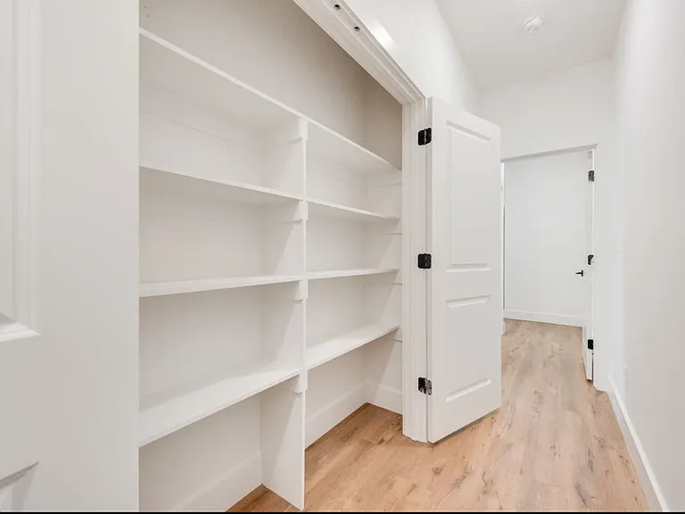 1805 Franklin Ave — Photo 16