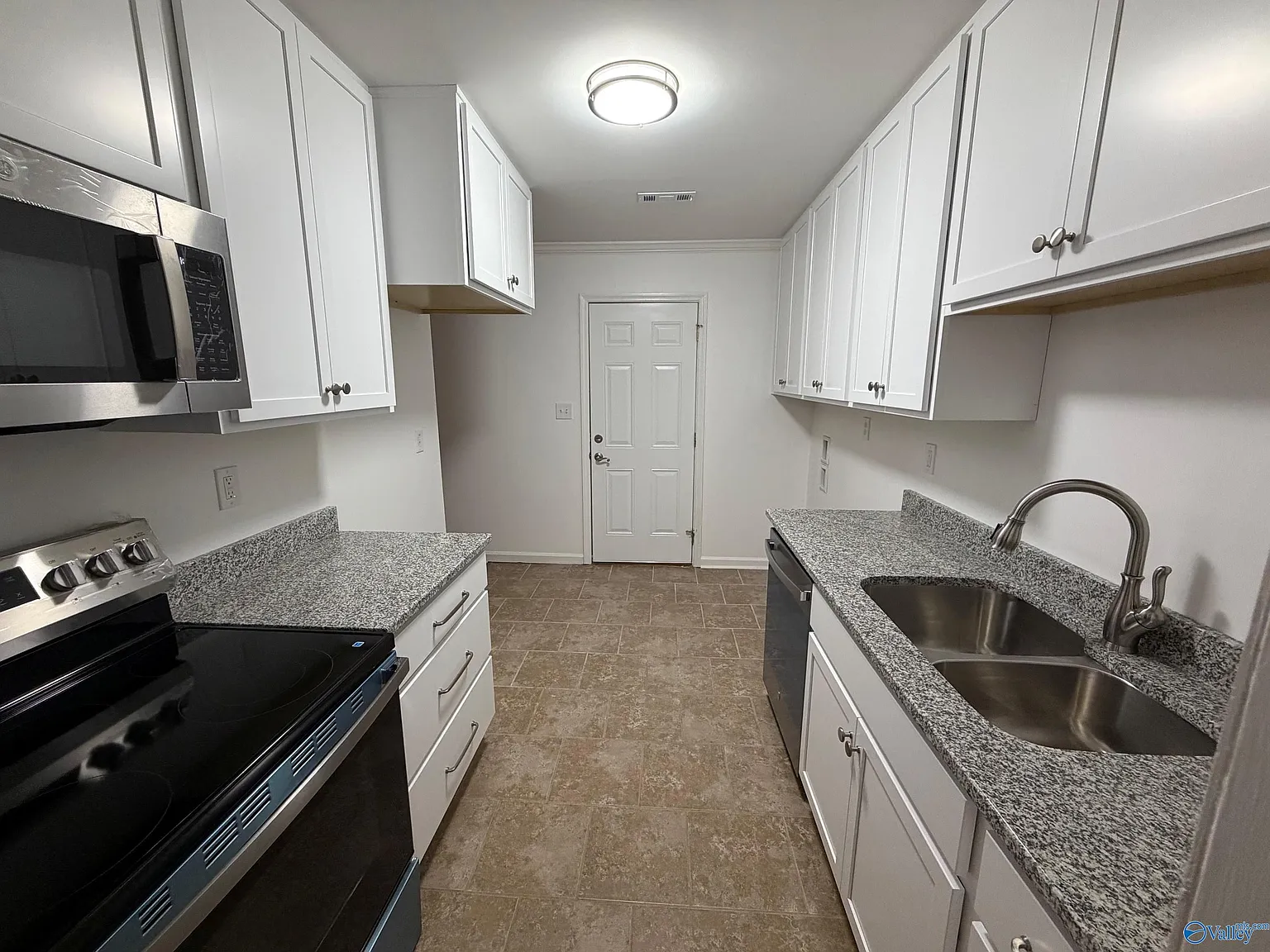 3 bed, 2.0 bath, 1141 sqft, $1,650 — Photo 4