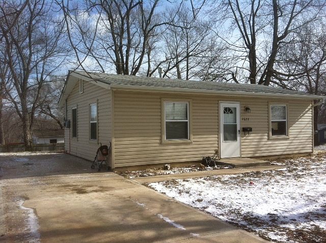 1st image of 2623 S 48th St