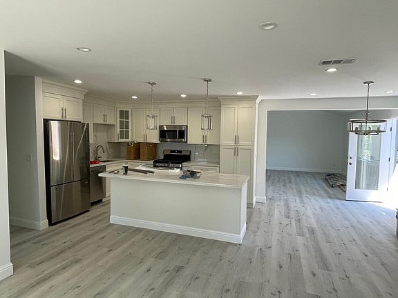 Open concept kitchen/living room and family room, free flow open floor plan!