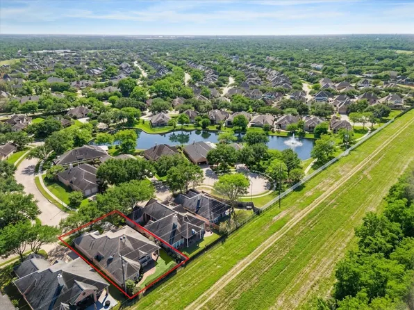 8923 Four Leaf Dr, Sugar Land, TX 77479