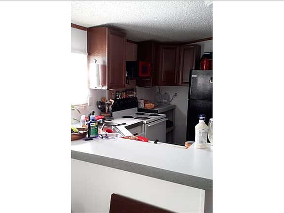 3rd image of 441 SE Sharon Ln