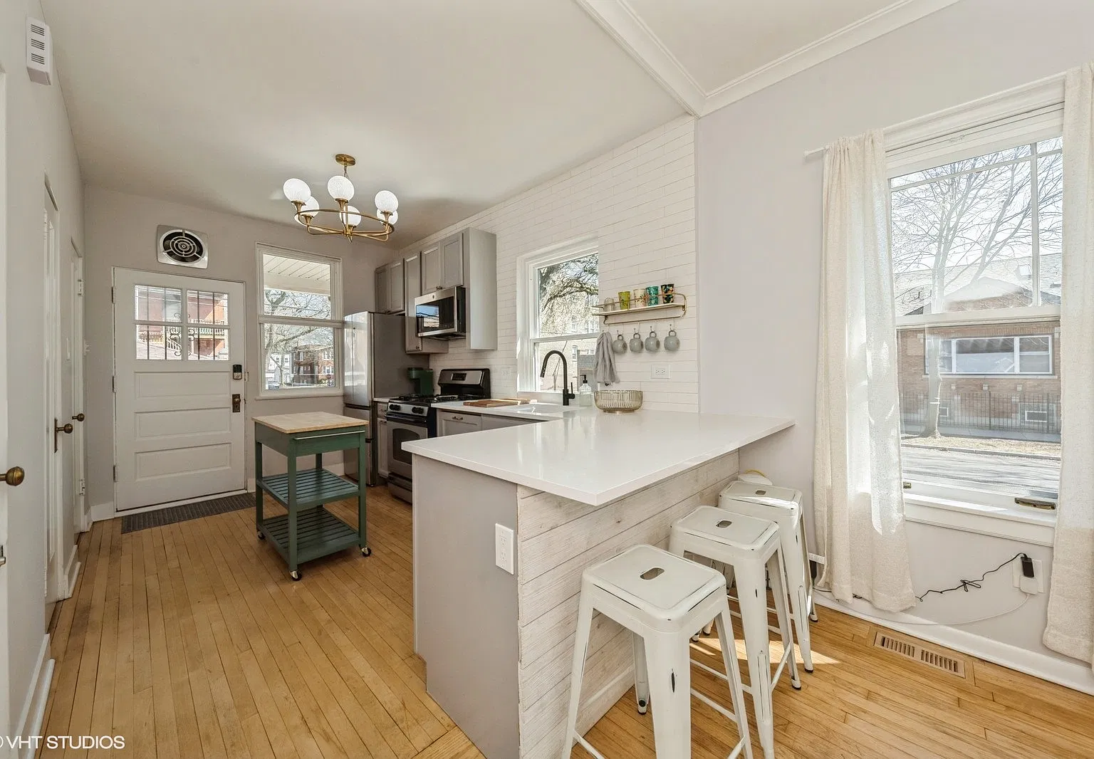 5003 N Hamlin Ave — Photo 4