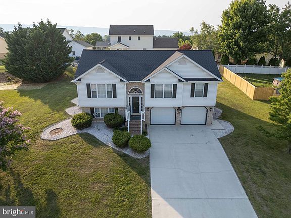 3rd image of 975 Seldon Dr