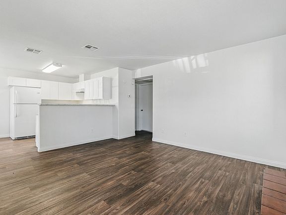5th image of 2753 Alicialynn Way APT B