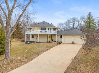 20505 Crickett Ln, Lenexa, KS 66220