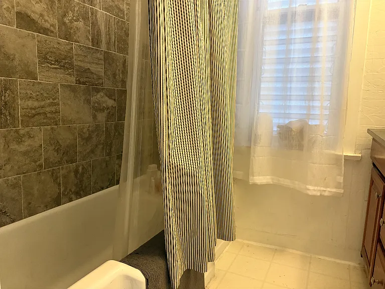 1123 W Drummond Pl #1 — Photo 15