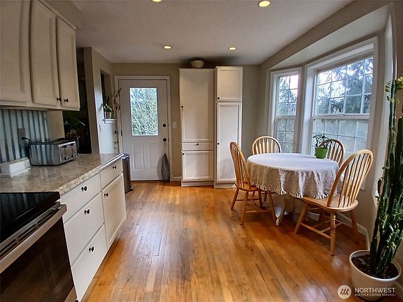 4th image of 22312 133rd St Ct E