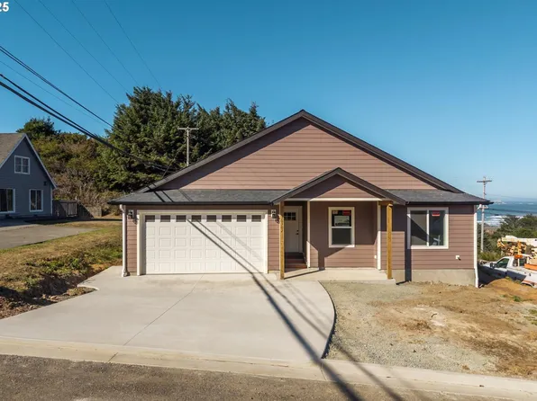 30302 Driftwood Dr, Gold Beach, OR 97444