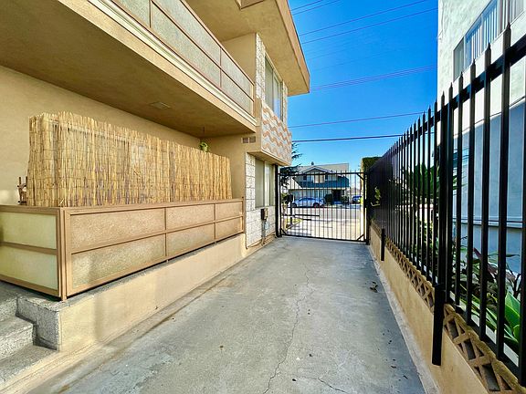 3rd image of 912 W Beach Ave #6