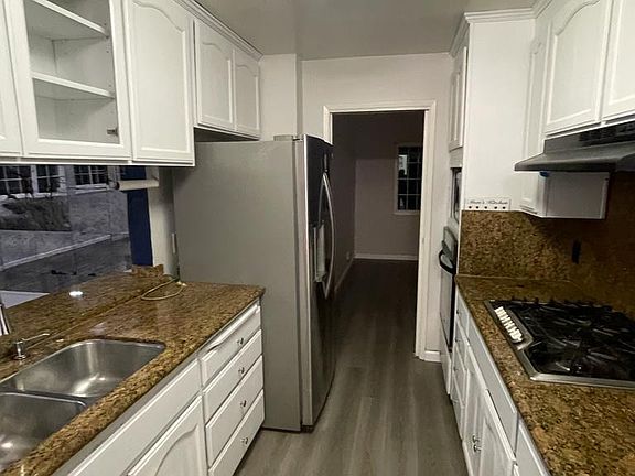 4th image of 943 Rose Blossom Dr