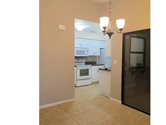4th image of 622 SE 20th Ct